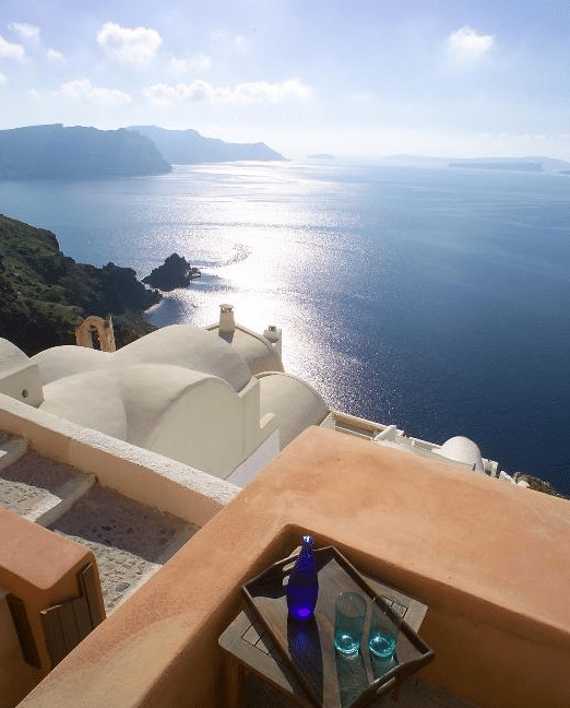 Listing photograph 9 of 20 of the house in Oia, published by Greek Exclusive Properties.