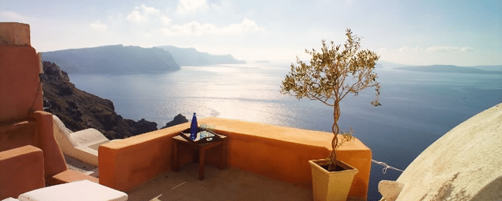 Listing photograph 12 of 20 of the house in Oia, published by Greek Exclusive Properties.