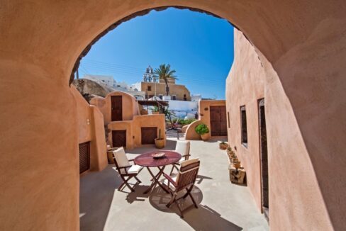 VILLA AT FOINIKIA OIA SANTORINI GREECE 4