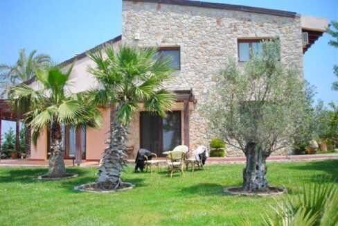 Villa with Pool For Rent Halkidiki Greece 01