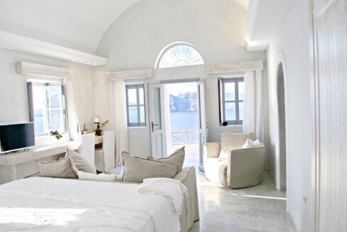 Luxury Cave House Santorini 10