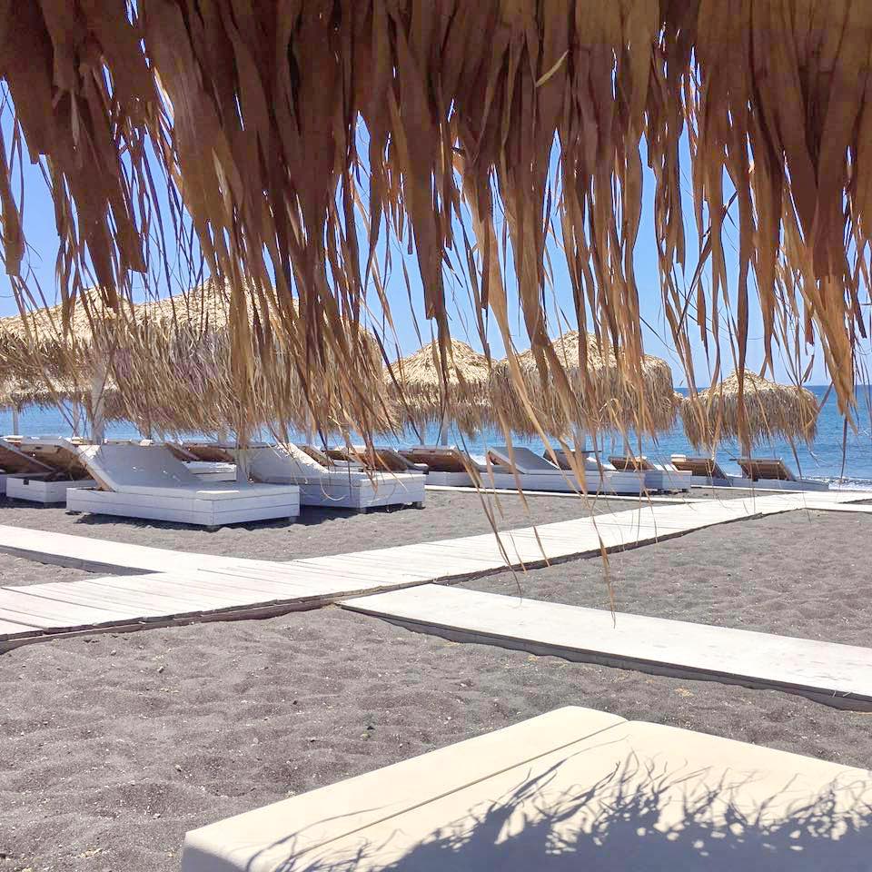 Beach Bar Restaurant for Sale in Santorini EXCLUSIVE