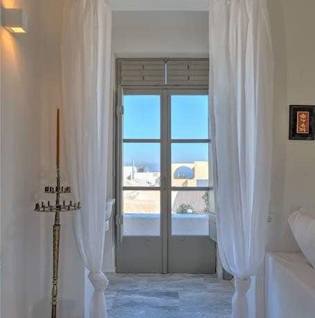 Luxury House with Pool Santorini 18