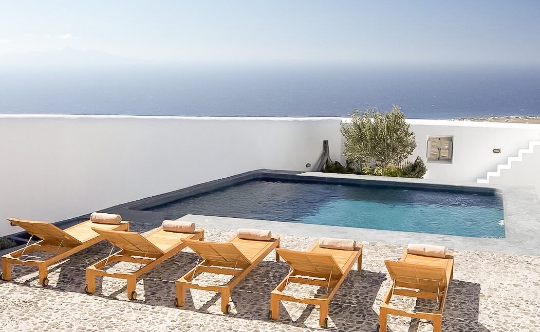 Big Villa in Santorini For Sale, Pyrgos 1-2