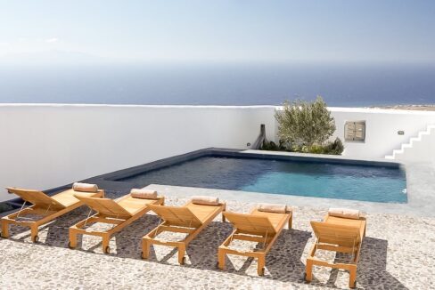 Big Villa in Santorini For Sale, Pyrgos 1-2