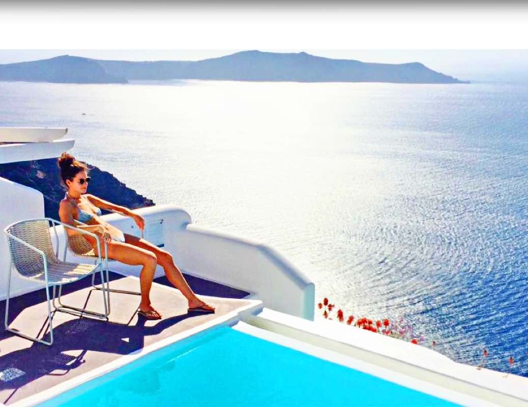 4 Super Luxury Caldera Suites in Santorini