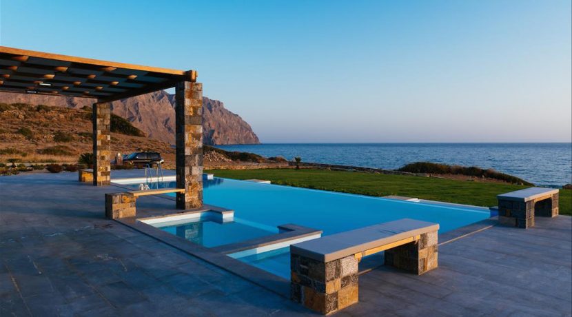 Amazing Seafront Villa at Crete 25