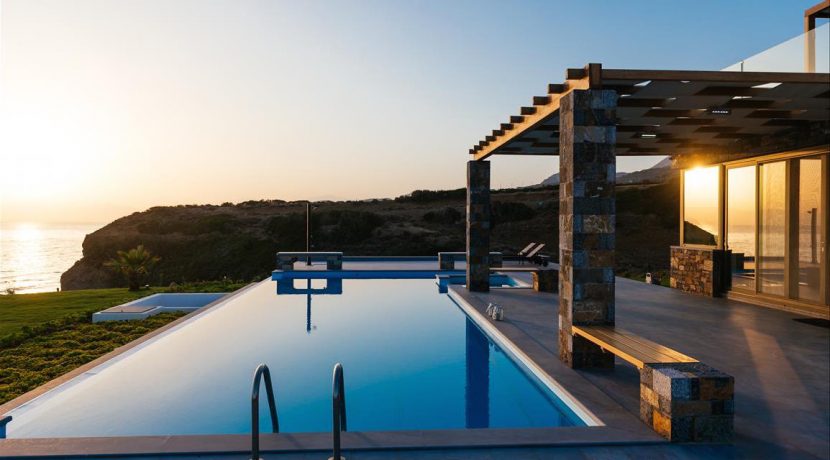 Amazing Seafront Villa at Crete 26