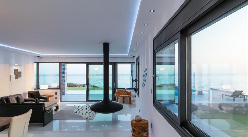 Amazing Seafront Villa at Crete 27