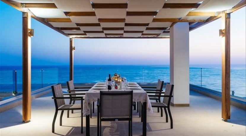 Amazing Seafront Villa at Crete 33