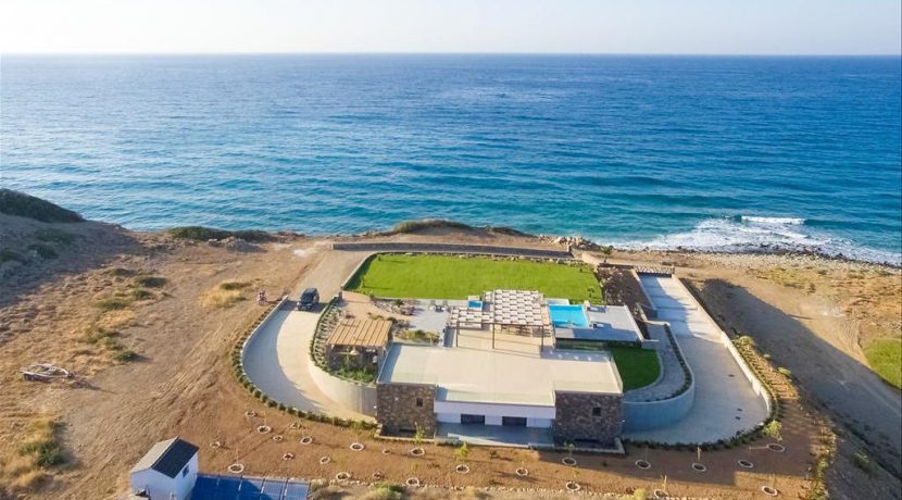 Amazing Seafront Villa at Crete 36