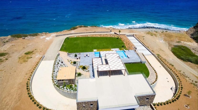 Amazing Seafront Villa at Crete 40