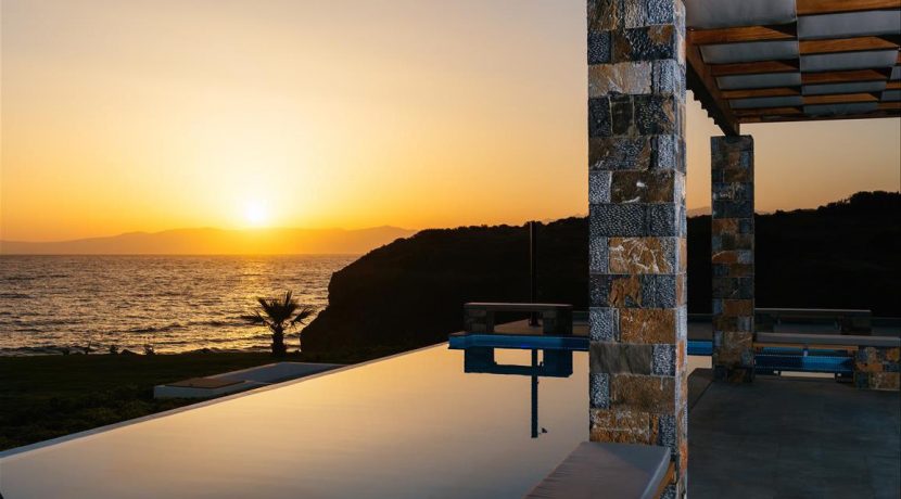 Amazing Seafront Villa at Crete 42