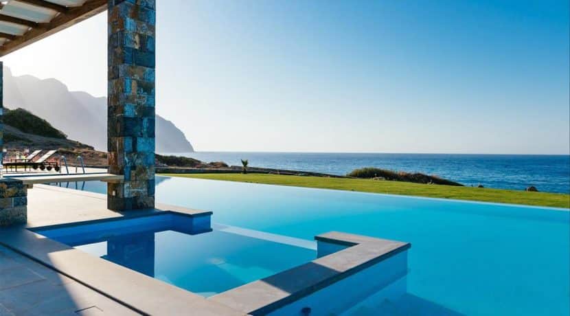 Amazing Seafront Villa at Crete 44