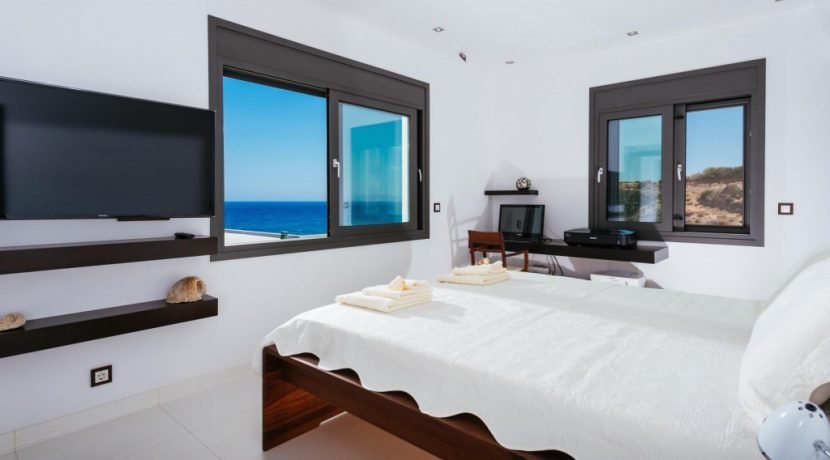 Amazing Seafront Villa at Crete 65