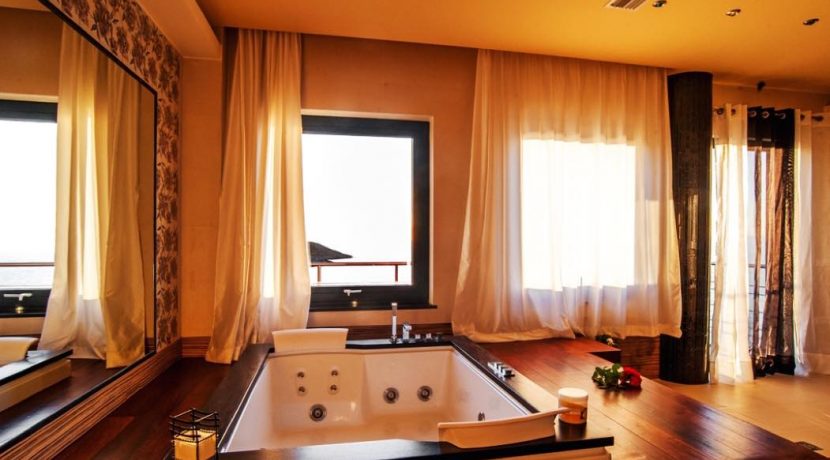Super Seafront Villa at Crete 11