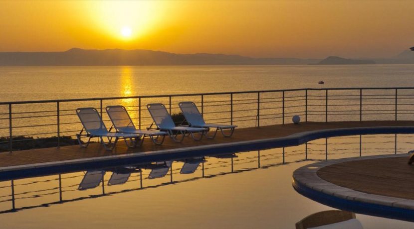 Super Seafront Villa at Crete 17