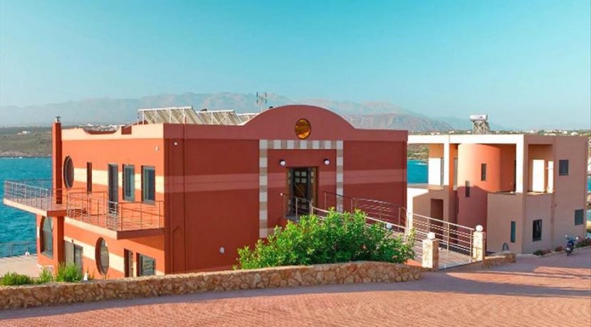 Super Seafront Villa at Crete 2
