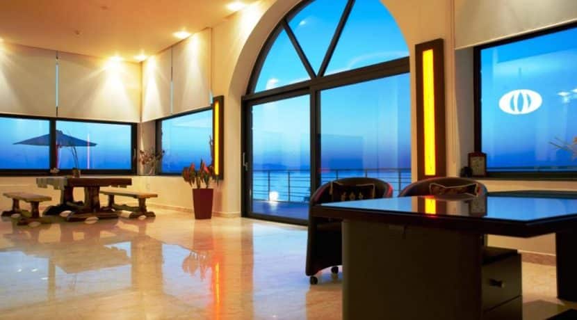 Super Seafront Villa at Crete 20
