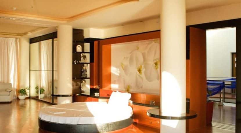 Super Seafront Villa at Crete 4