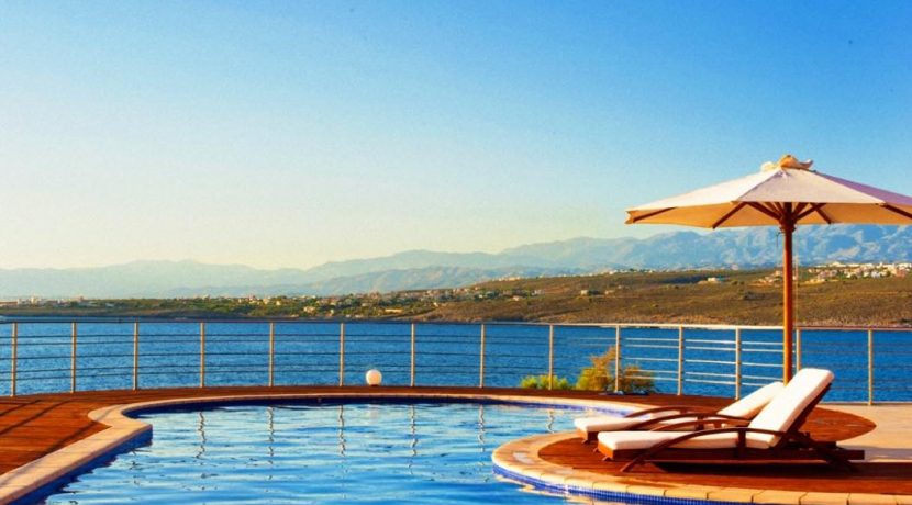 Super Seafront Villa at Crete 9