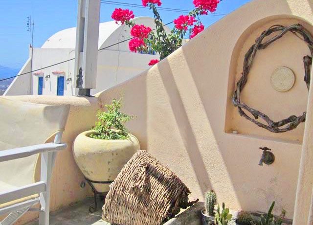 Santorini Houe for Sale Pyrgos 1