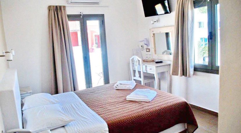 Hotel of 80 Rooms in Santorini
