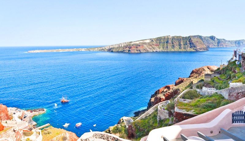 Hotel at Oia with Caldera Private Suites and Volcano Views 1