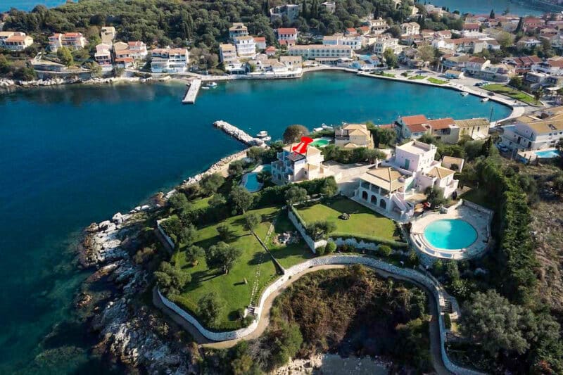 3 villas en bord de mer à Kassiopi, Corfou, à vendre in 39.79025081637,19.922165876721,14
