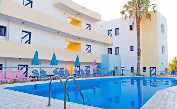 Apartment hotel with direct beach access in Crete 15