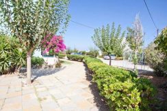 Apartment hotel with direct beach access in Crete 5