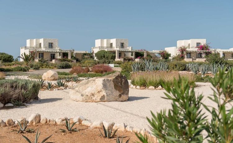 Villa in Crete 7 Villas Complex Hotel in Paros near the sea 1