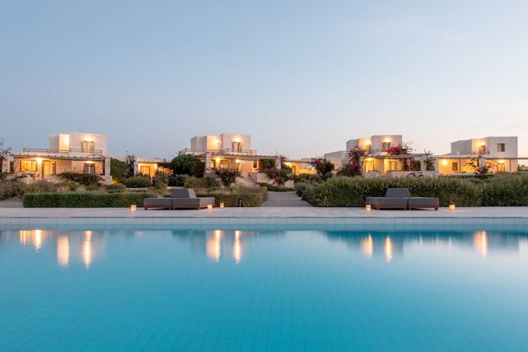 7 Villas Complex Hotel in Paros near the sea