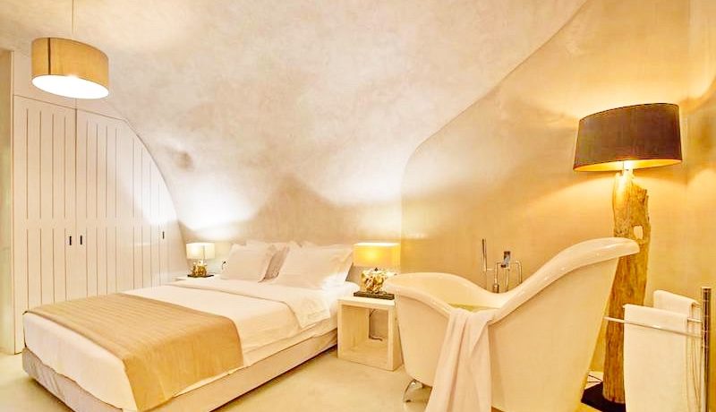 2 Caldera Cave Houses at Oia Santorini for Sale 4