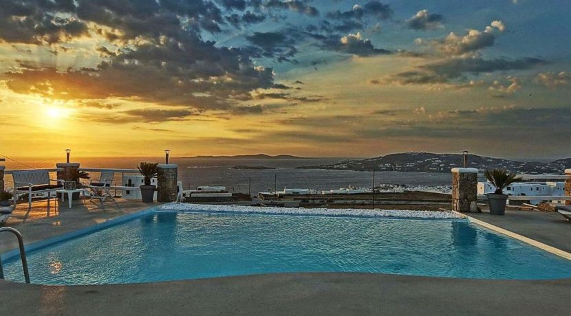 Super Villa in Mykonos with 5 Bedrooms and Sea Views 1