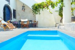 Villa at Finikia area of Oia, Santorini 10