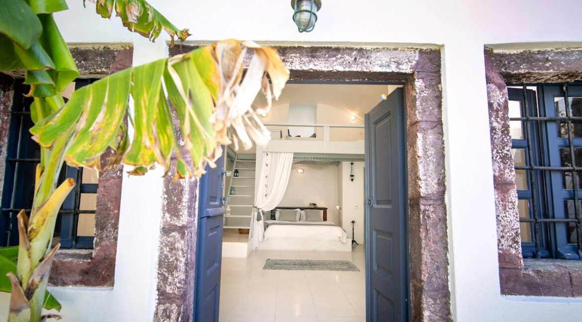 Villa at Finikia area of Oia, Santorini 14