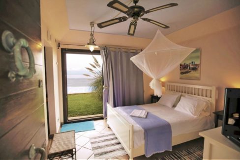 Luxury Seaside Villa Near Athens 8