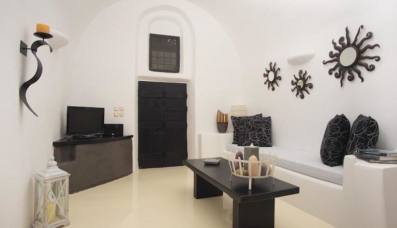 House for Sale in Santorini 18