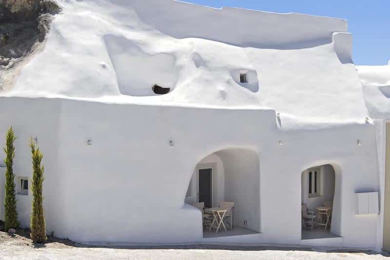 New Hotel of 5 Cave Apartments in Santorini, Vourvoulos
