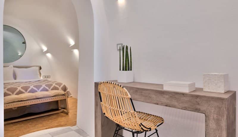 Super Lux Villa in Oia Santorini for Sale 10