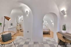 Super Lux Villa in Oia Santorini for Sale 11