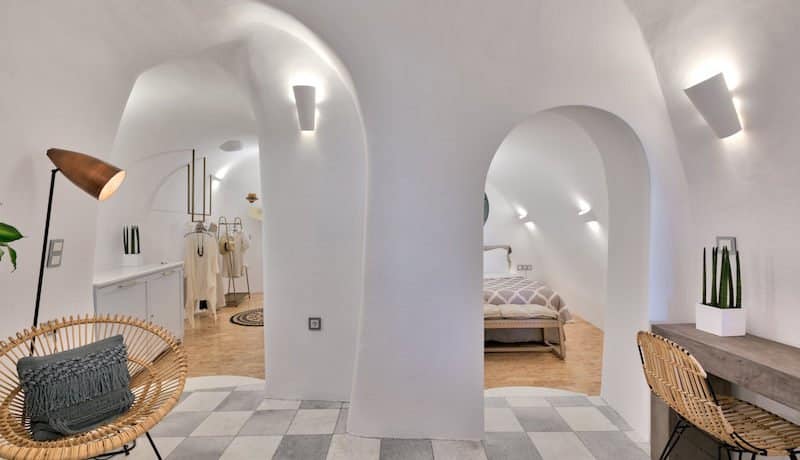Super Lux Villa in Oia Santorini for Sale 11