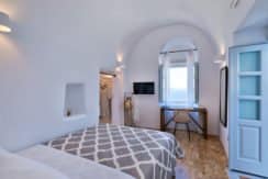 Super Lux Villa in Oia Santorini for Sale 4