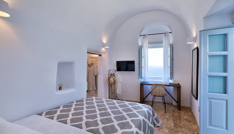 Super Lux Villa in Oia Santorini for Sale 4
