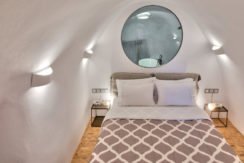 Super Lux Villa in Oia Santorini for Sale 9