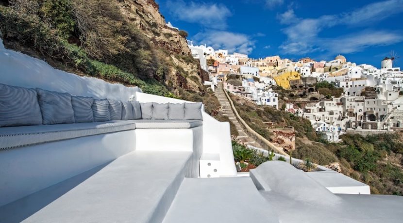 Luxury Cave House at Oia Santorini 10