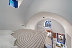 Luxury Cave House at Oia Santorini 12