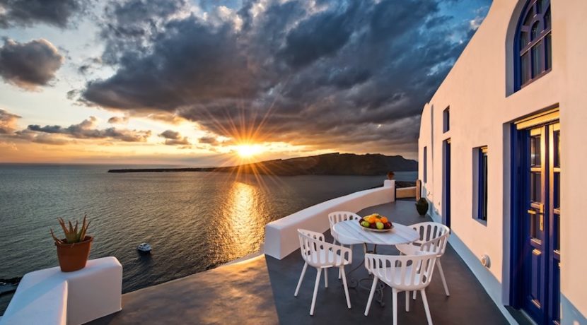 Luxury Cave House at Oia Santorini 32