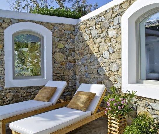 Luxury-Villa-in-Kalafatis-Mykonos-16